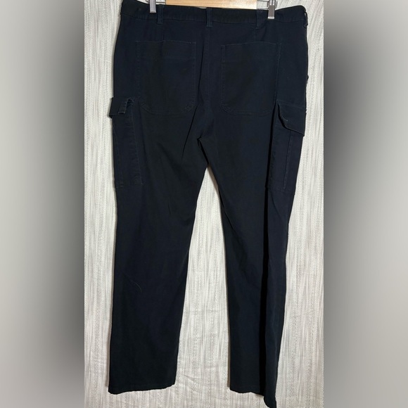 FRYE AND CO. Men's Dark Cargo Pants - Picture 4 of 4